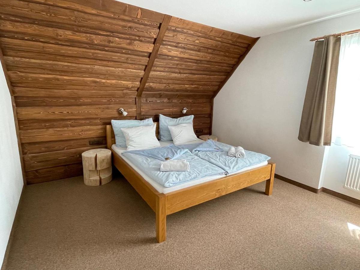 Hotel Kristian Kubova Huť Zewnętrze zdjęcie