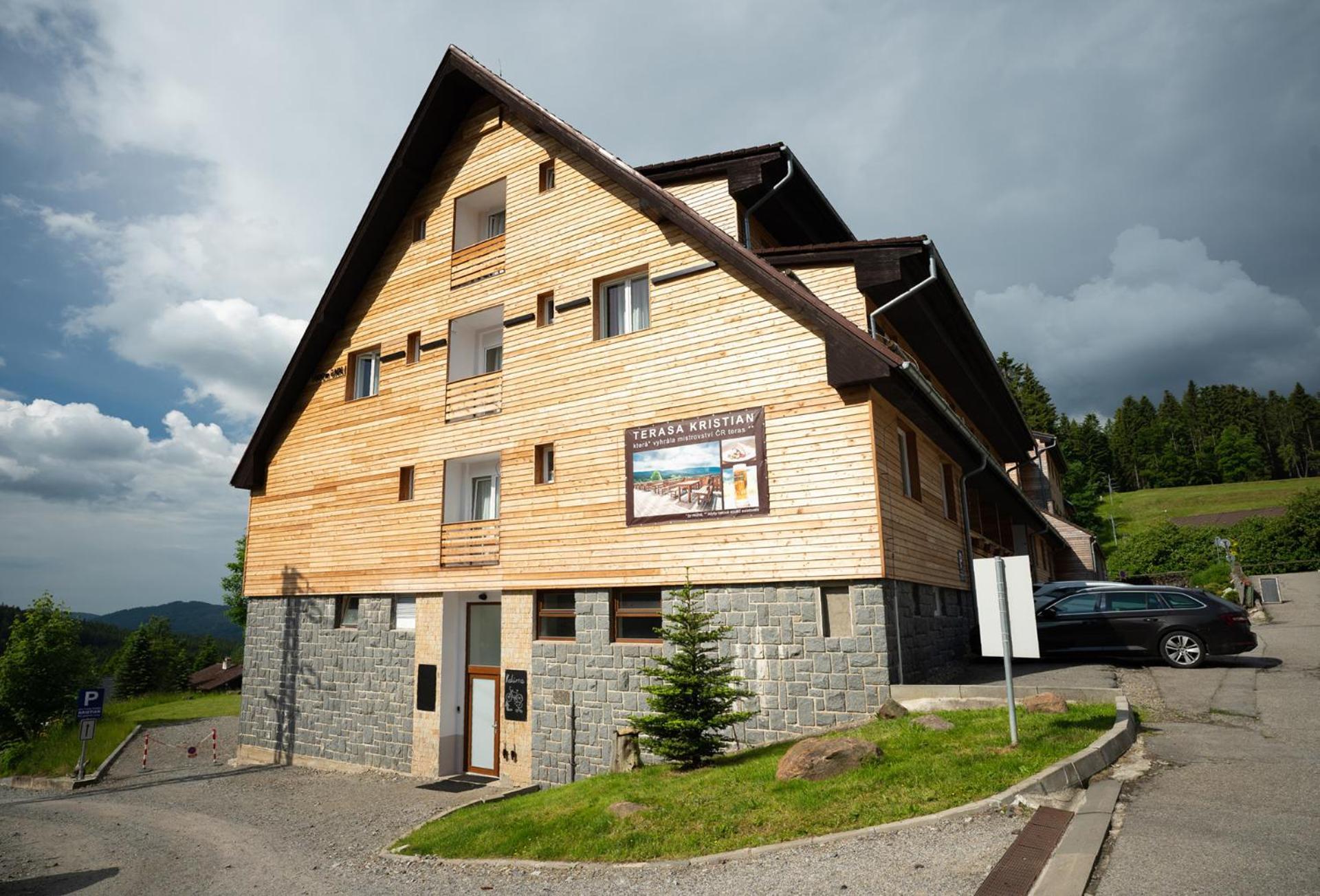 Hotel Kristian Kubova Huť Zewnętrze zdjęcie