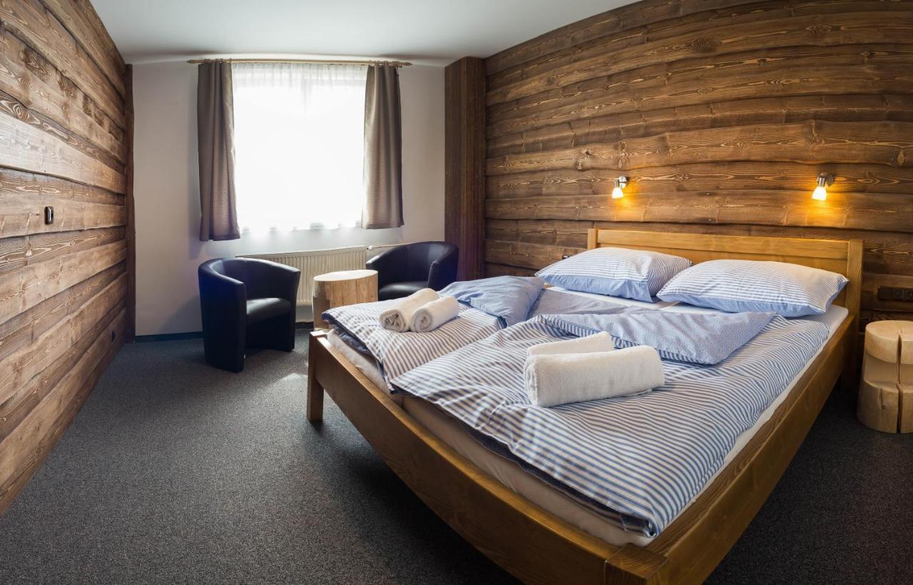Hotel Kristian Kubova Huť Zewnętrze zdjęcie