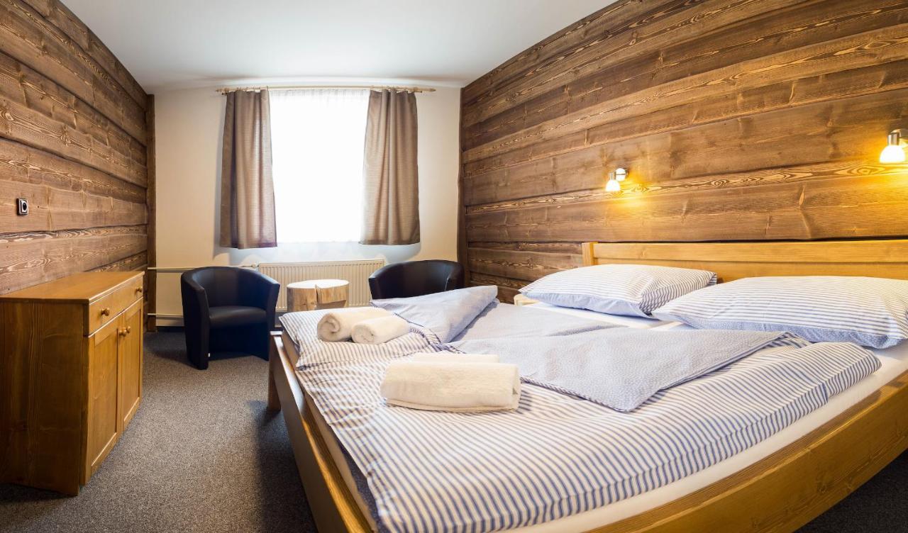 Hotel Kristian Kubova Huť Zewnętrze zdjęcie