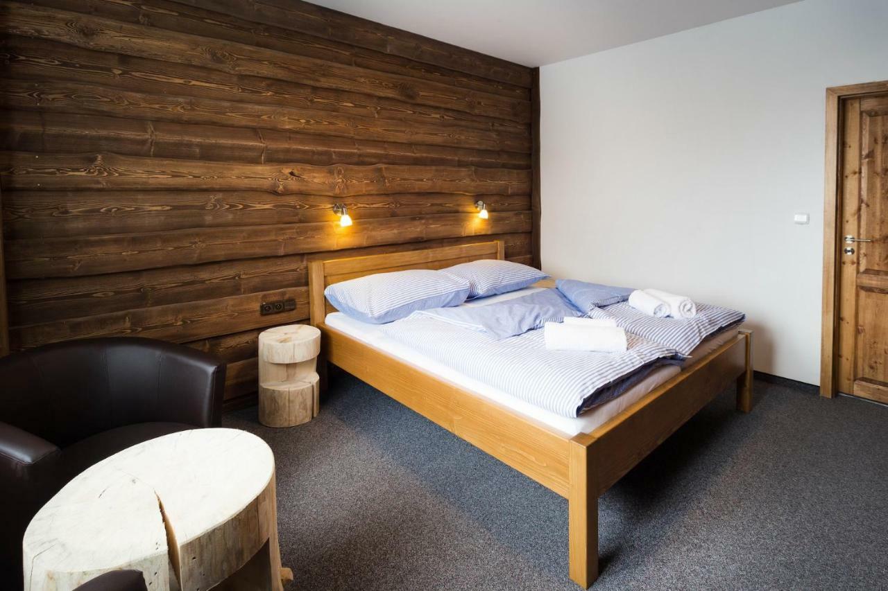 Hotel Kristian Kubova Huť Zewnętrze zdjęcie