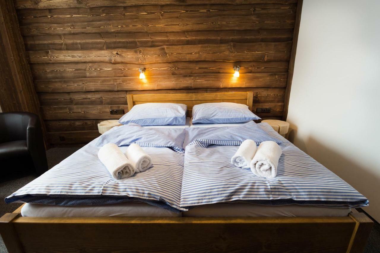 Hotel Kristian Kubova Huť Zewnętrze zdjęcie